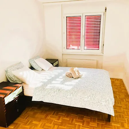 Apartment 3 Flat With Balcony In Zurich, Kar Zurich
