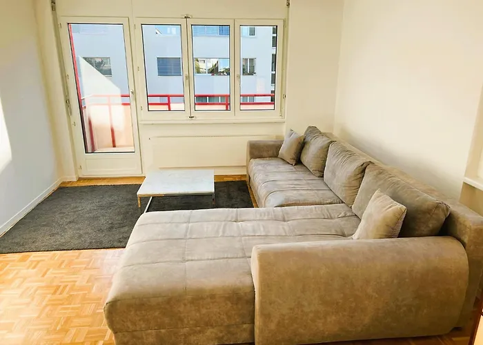 3 Flat With Balcony In Zurich, Kar Zürich