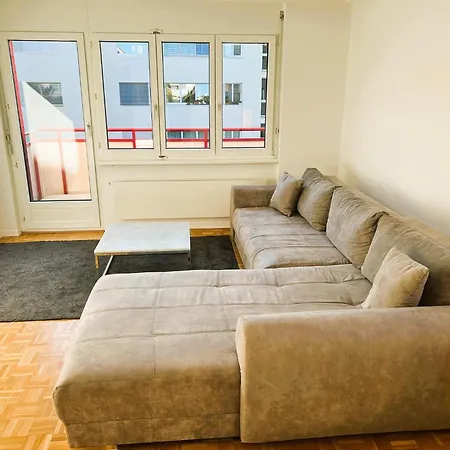 3 Flat With Balcony In Zurich, Kar Zurych