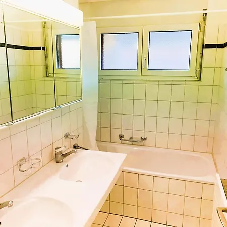 3 Flat With Balcony In Zurich, Kar شقة